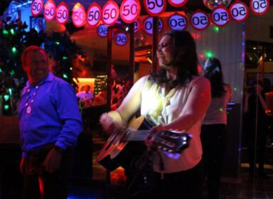 Gitman bezieht die Gäste immer mit ein