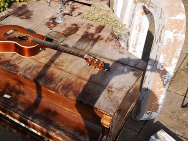 Sänger und Gitarrist