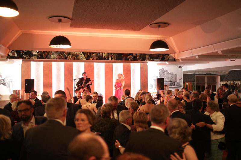 Karsten - Gitman - Bölting und Sängerin Mel, Solberhochzeitsfeier in Hamersen